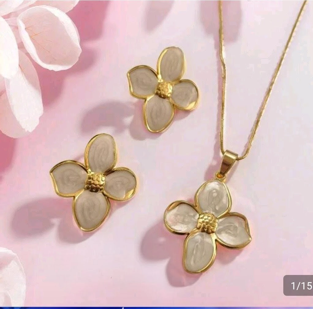 Juego Gargantilla con aretes de color blanco's foto | D'Rodríguez Shop |  BizneCubano