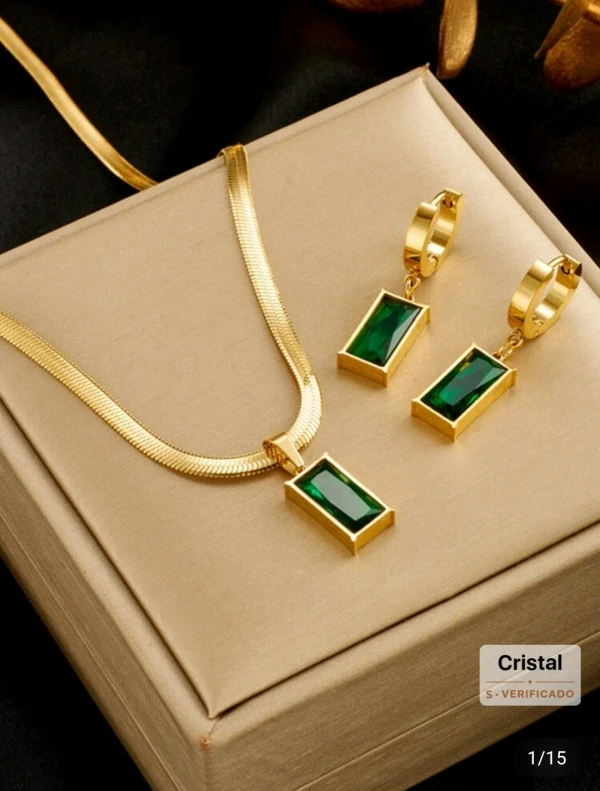 Juego de Gargantilla con sus aretes con piedra en verde's foto | D'Rodríguez Shop |  BizneCubano